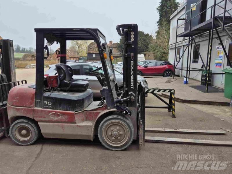 EP EFL302 410 Elmotviktstruckar
