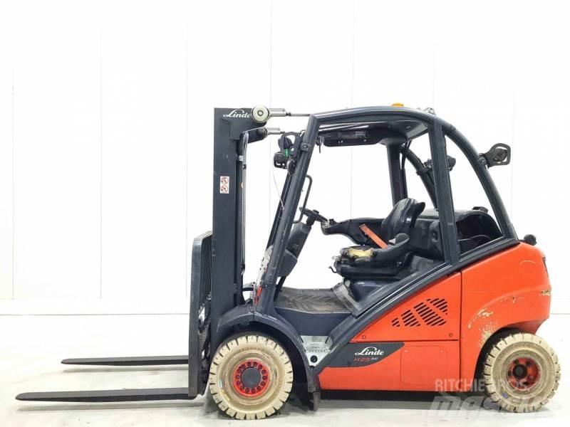 Linde H25T Gasolmotviktstruckar