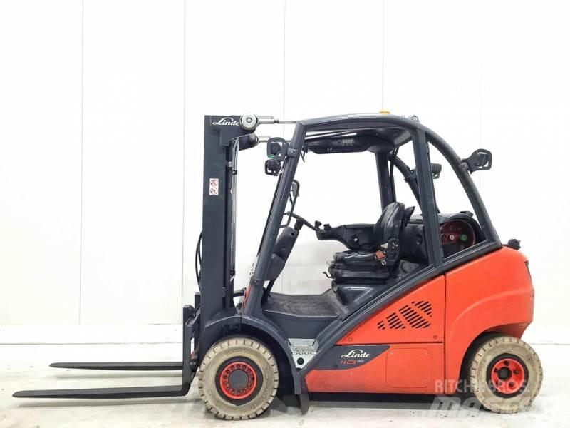 Linde H25T-02 Gasolmotviktstruckar