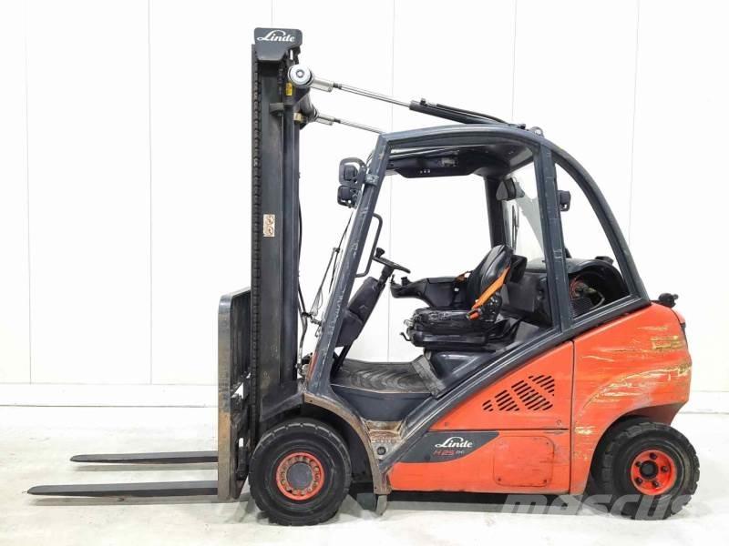 Linde H25T-02 Gasolmotviktstruckar