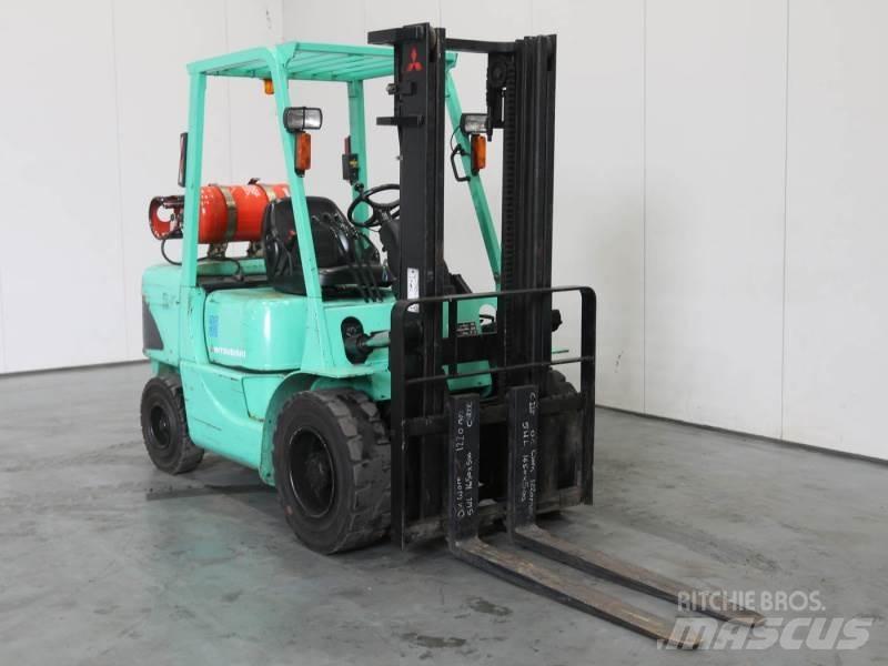 Mitsubishi FG35K Gasolmotviktstruckar