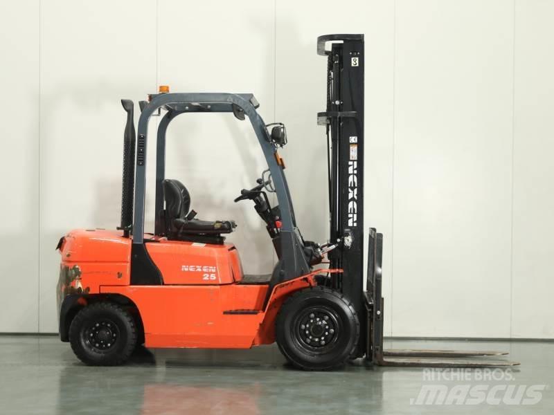 Nexen FDR25 Dieselmotviktstruckar