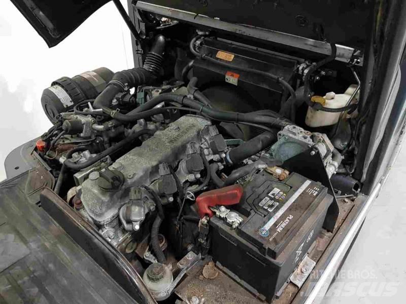Nissan P1D1A18LQ Gasolmotviktstruckar