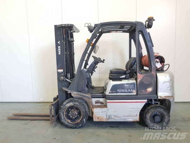 Nissan U1D272520 Gasolmotviktstruckar