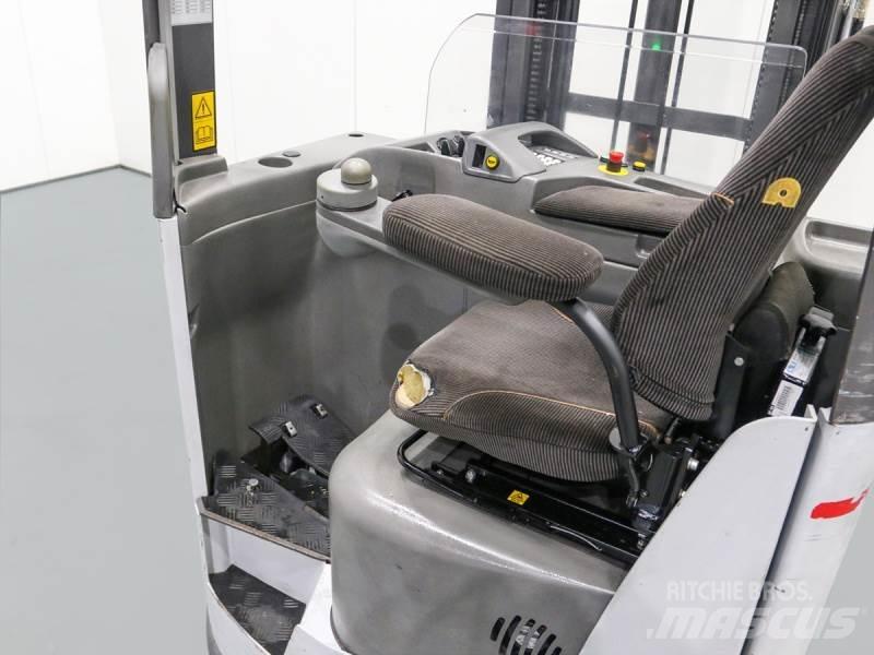 Nissan UNS161 Skjutstativtruck