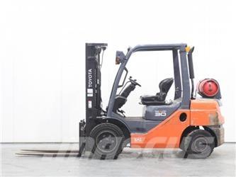 Toyota 02-8FGF30 Gasolmotviktstruckar