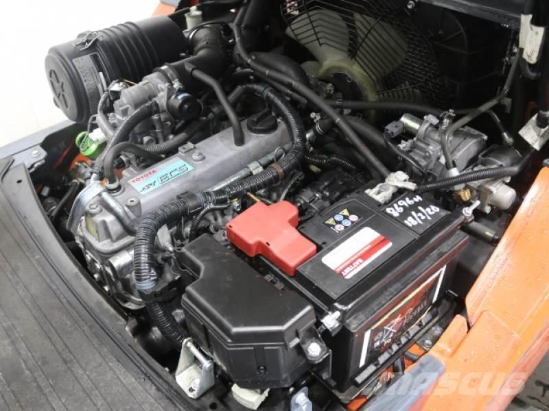 Toyota 02-8FGF30 Gasolmotviktstruckar
