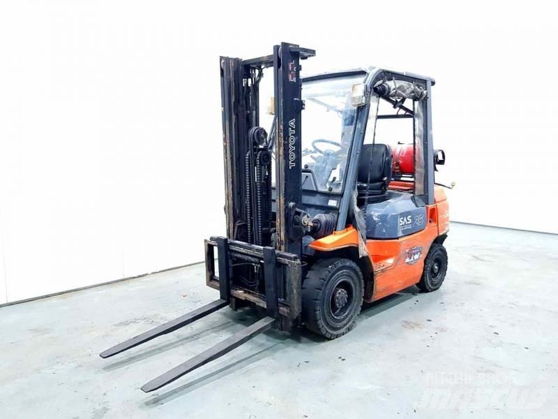 Toyota 42-7FGF25 Gasolmotviktstruckar