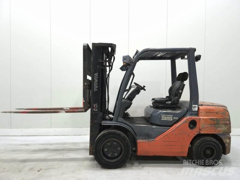 Toyota 52-8FDJF35 Dieselmotviktstruckar