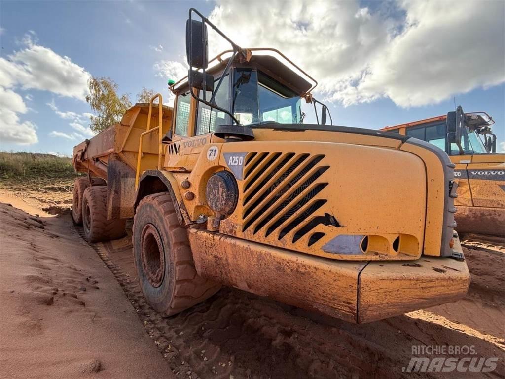 Volvo A25D Midjestyrd dumper