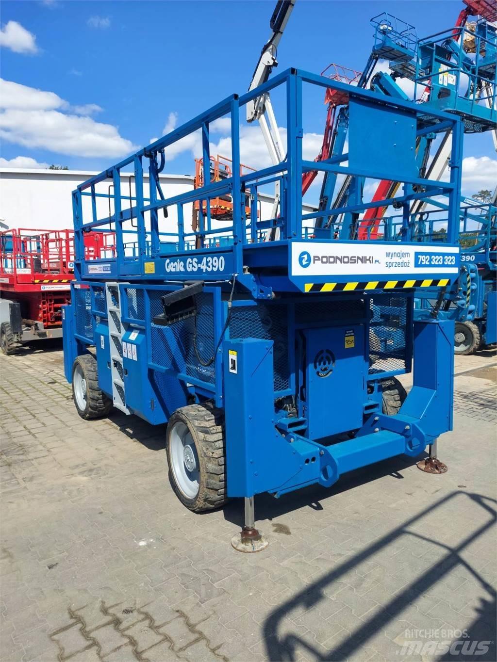 Genie GS-4390 RT Saxliftar