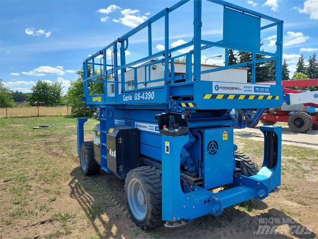 Genie GS-4390 RT Saxliftar