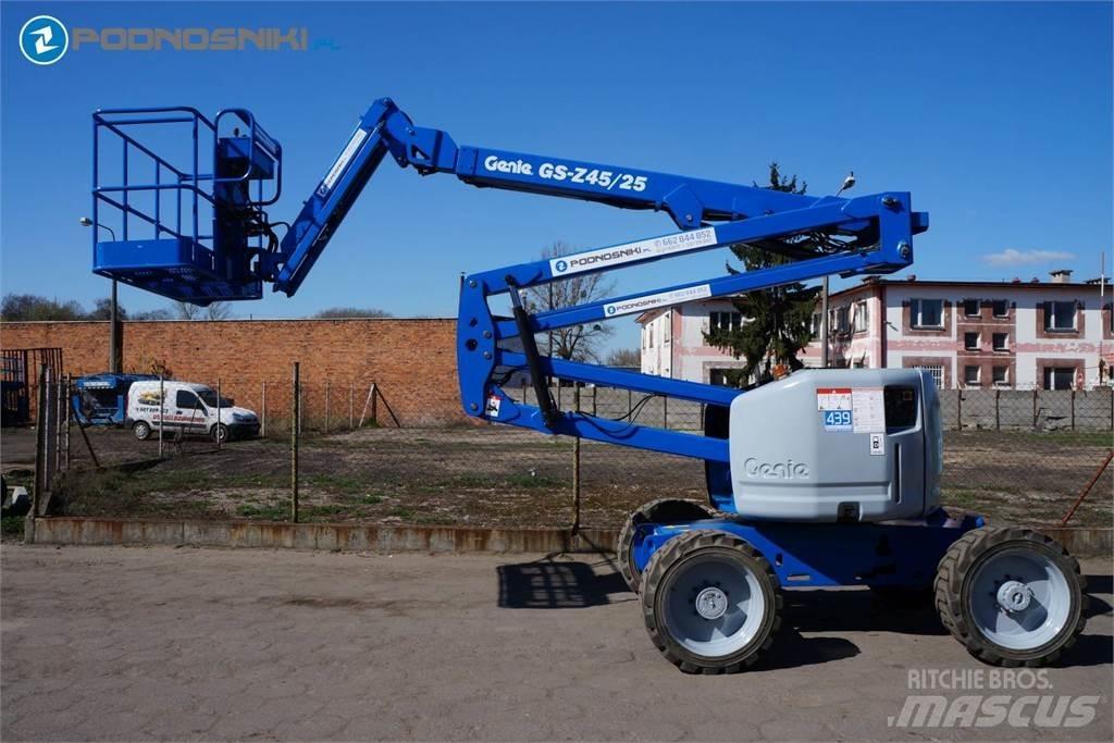 Genie Z45/25J Bomliftar