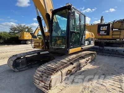 CAT 324DL Long Reach Bandgrävare