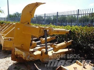 CAT D8T Ripper, S/S Övriga