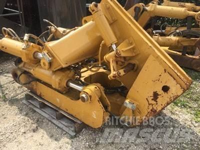 CAT D8T Ripper, S/S Övriga