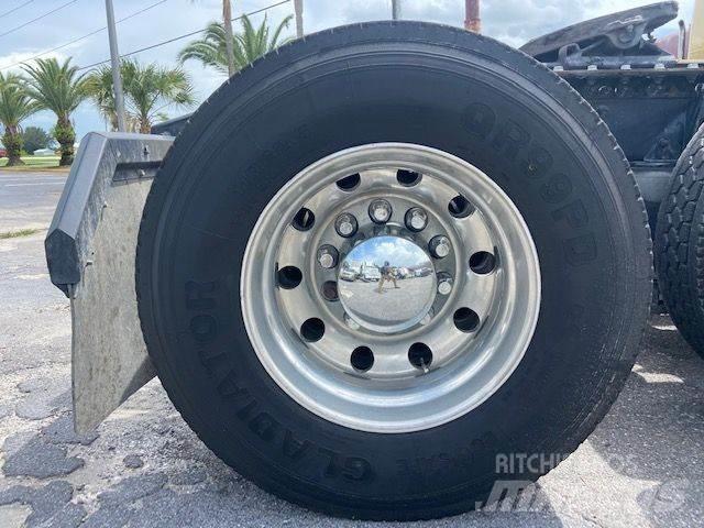 Mack CXU613 Dragbilar