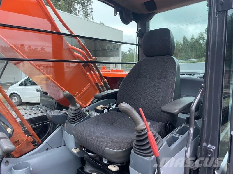 Hitachi ZX210 Bandgrävare