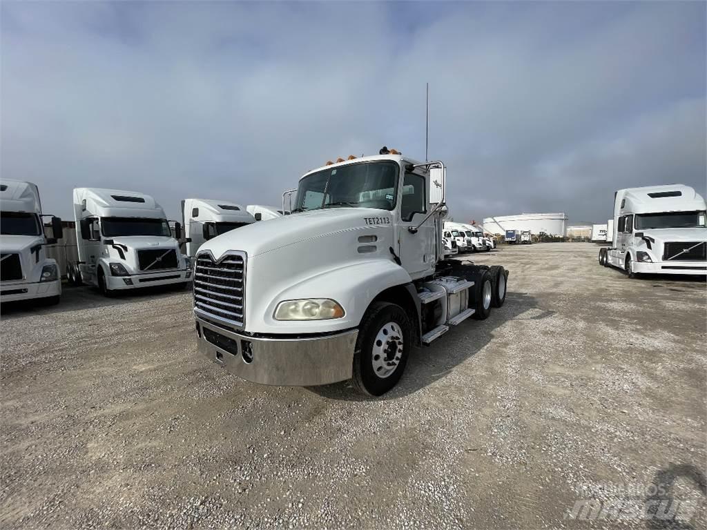Mack CXU613 Dragbilar