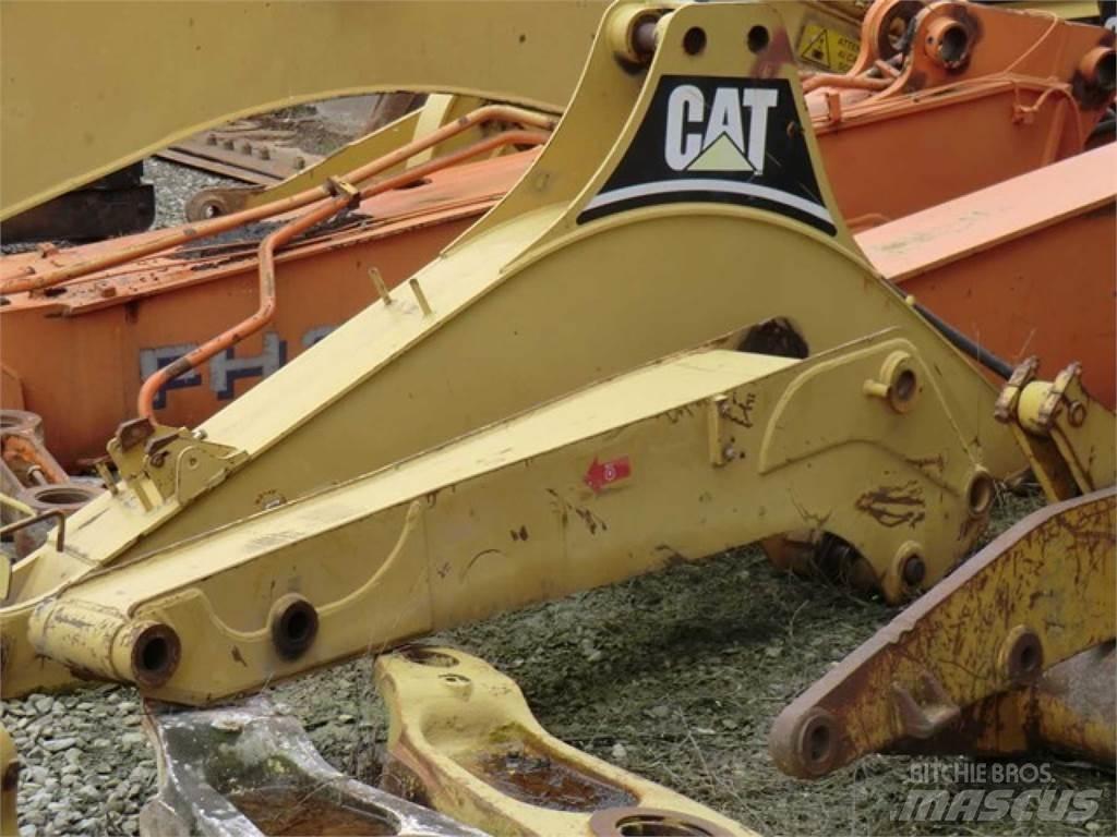 CAT 438C Chassi och upphängning