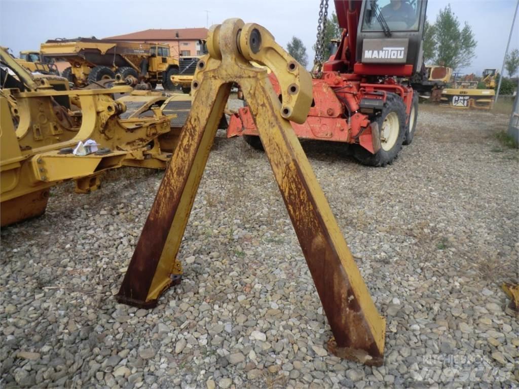 CAT 735 Chassi och upphängning