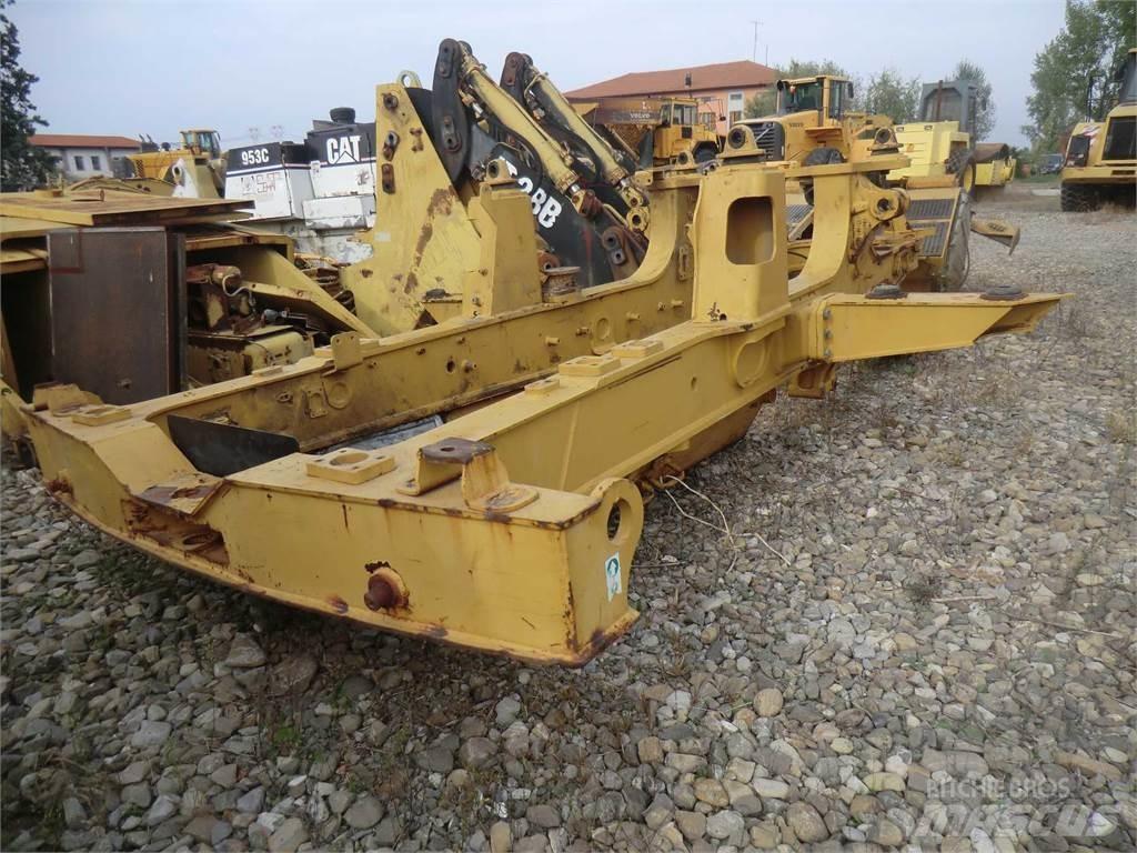 CAT 735 Chassi och upphängning