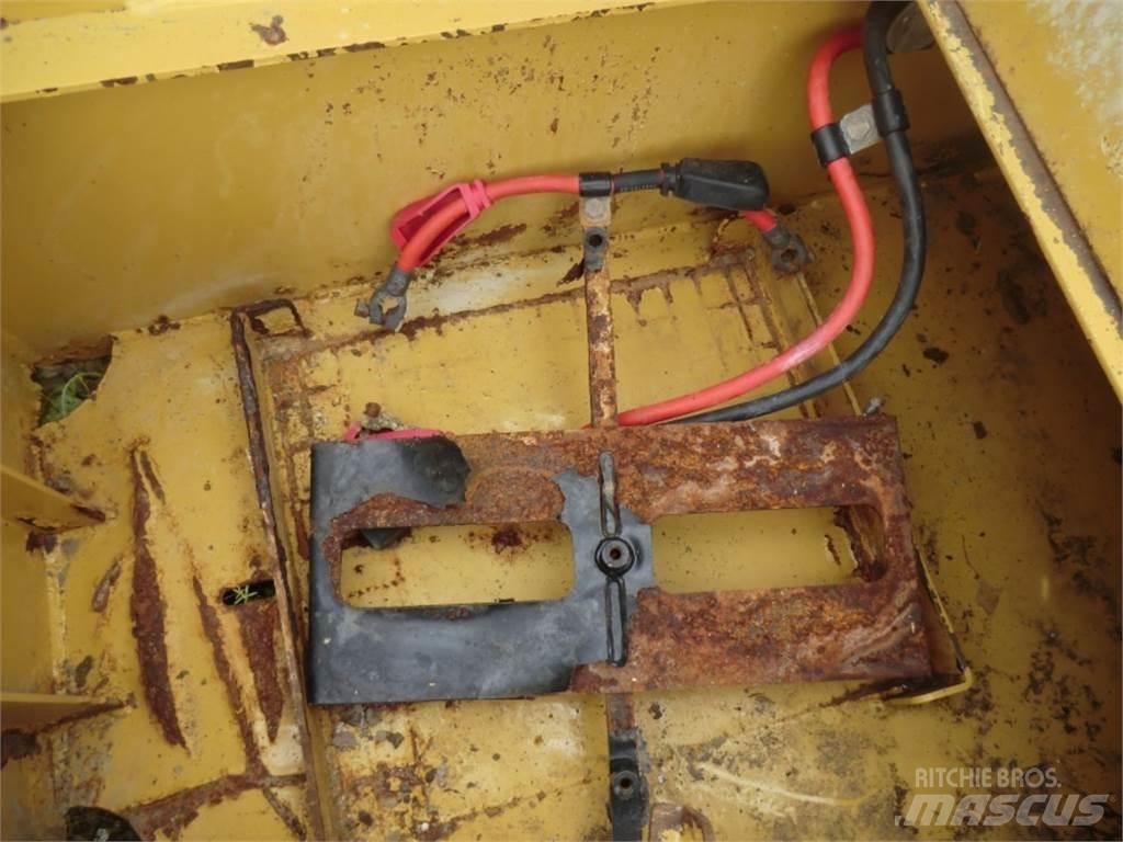 CAT 735 Chassi och upphängning