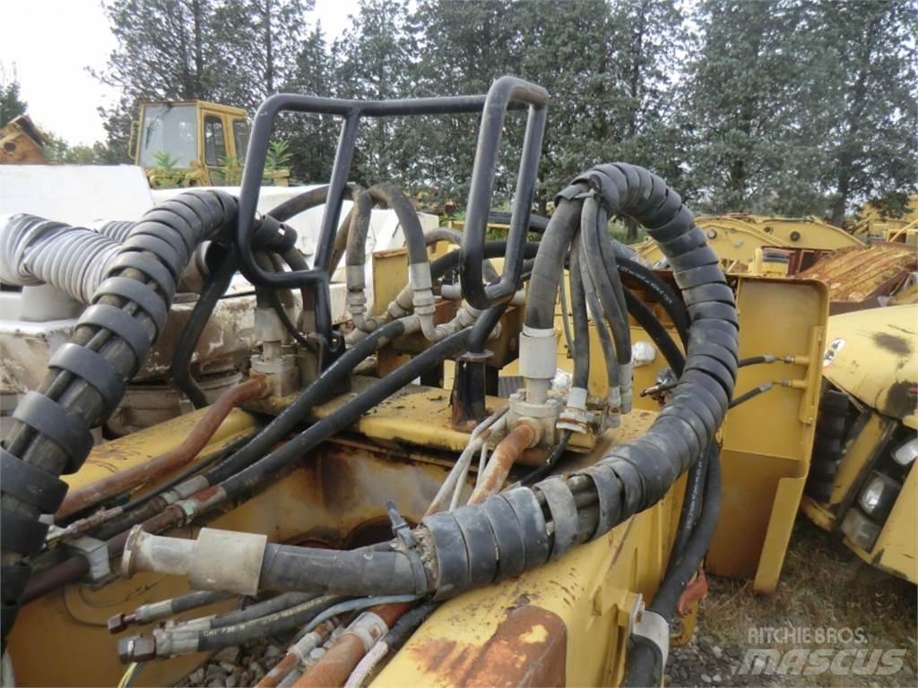CAT 735 Chassi och upphängning