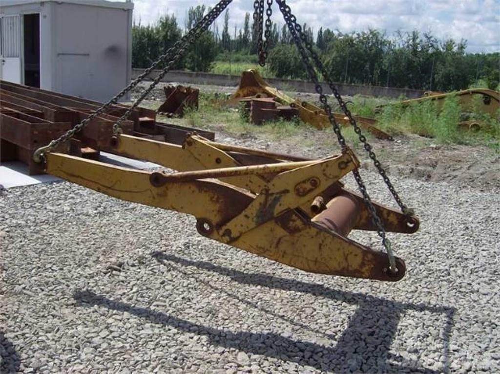 CAT 910 Chassi och upphängning