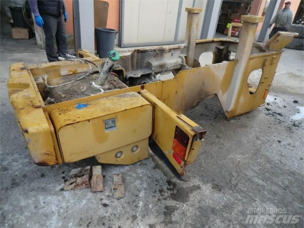 CAT 928G Chassi och upphängning