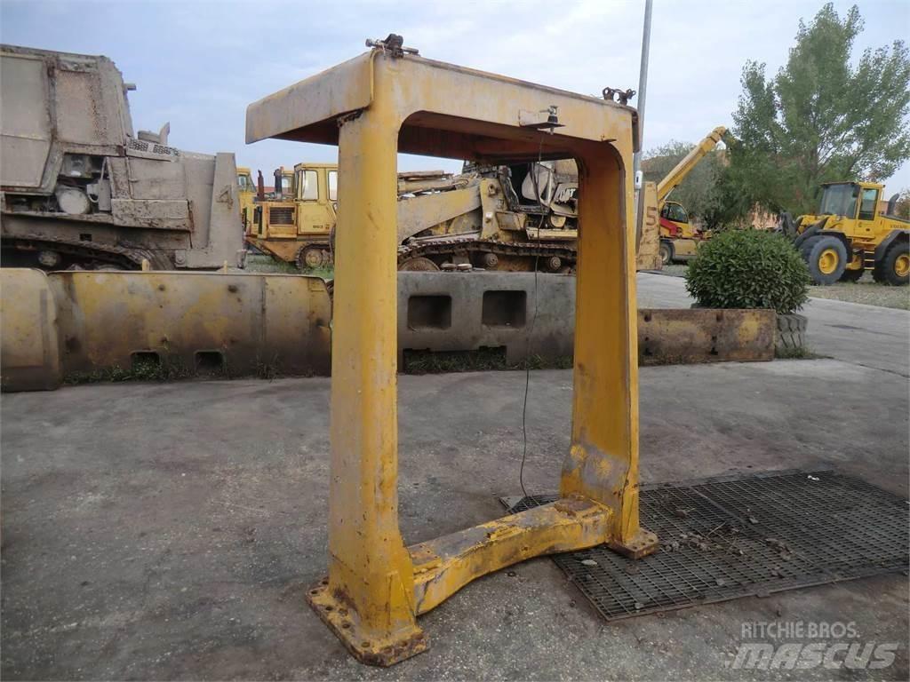 CAT 988B Chassi och upphängning
