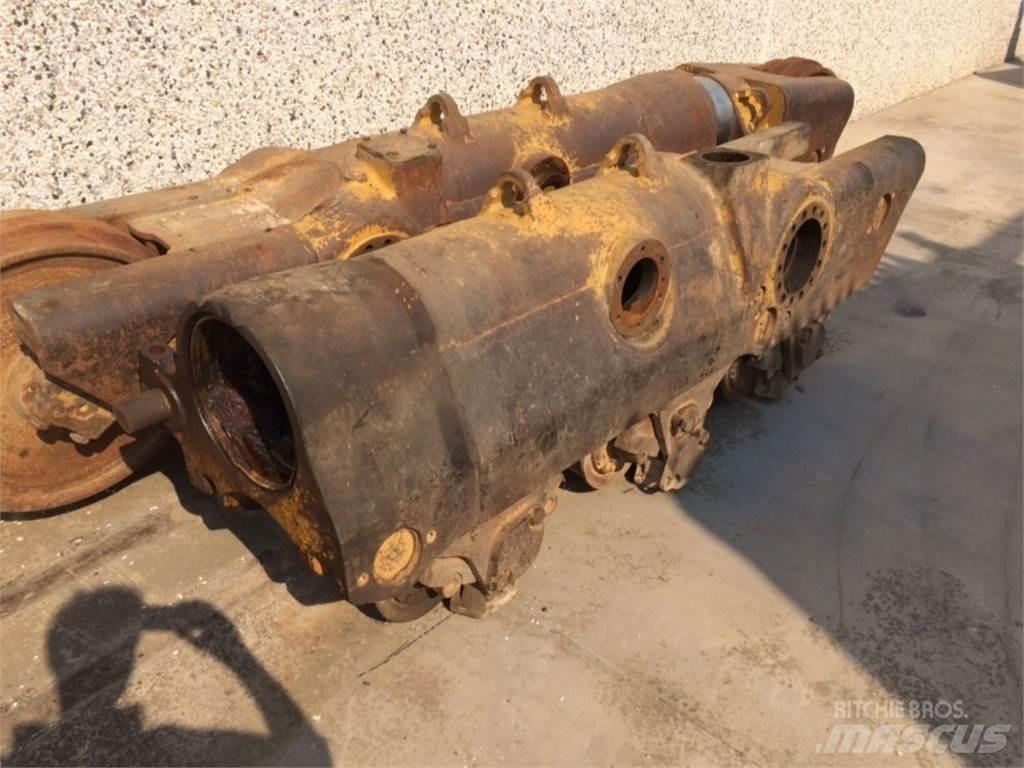 CAT  D8L Band, kedjor och underreden