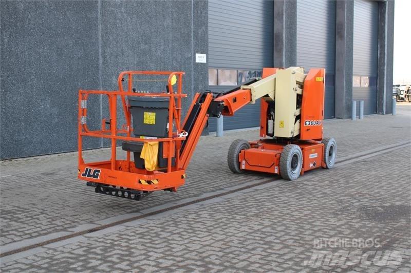 JLG E300AJP Bomliftar