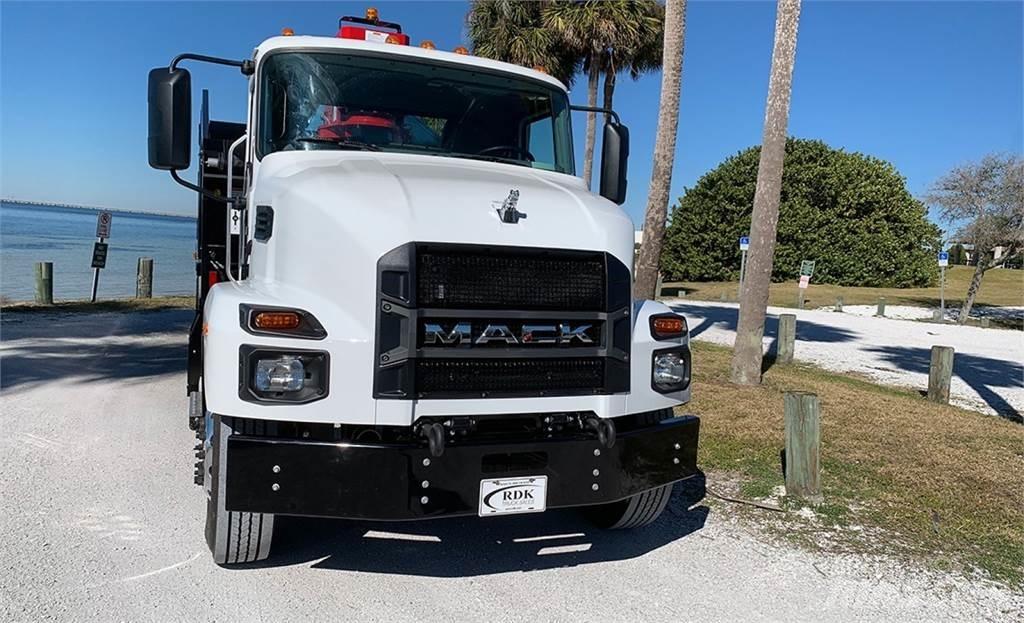 Mack MD6 Gripar