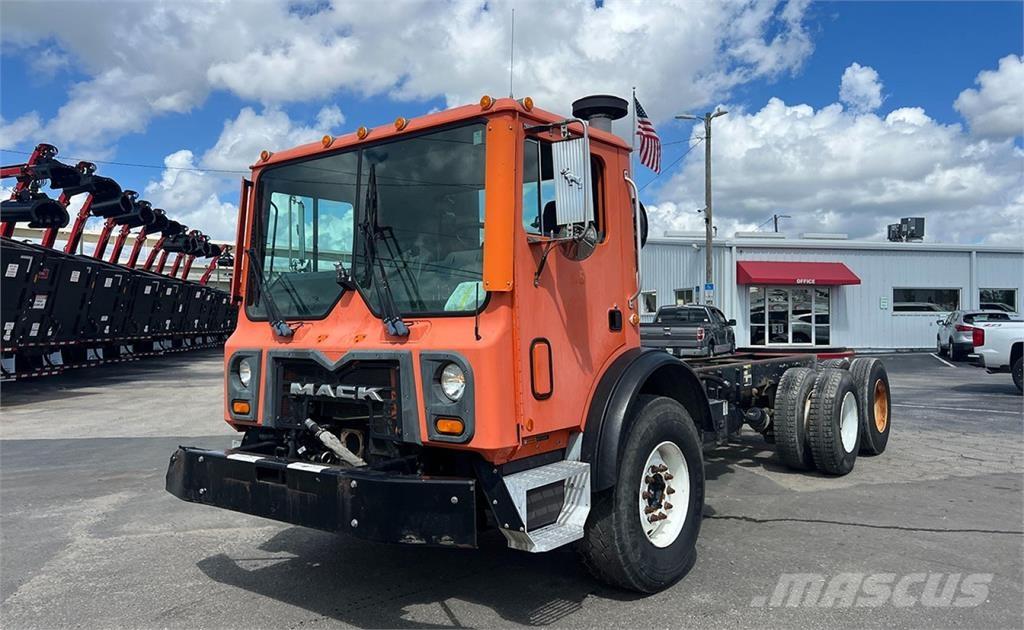 Mack MRU613 Chassier