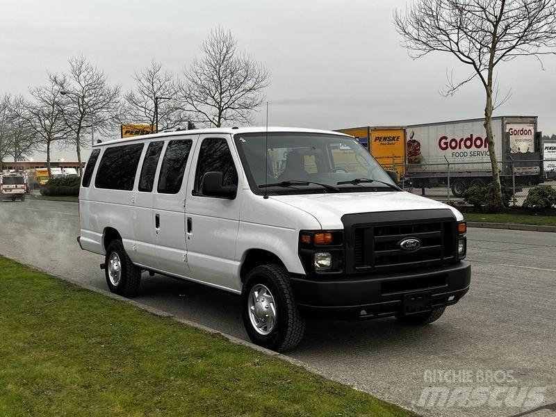 Ford Econoline Personbilar