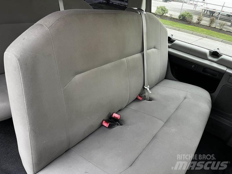 Ford Econoline Personbilar