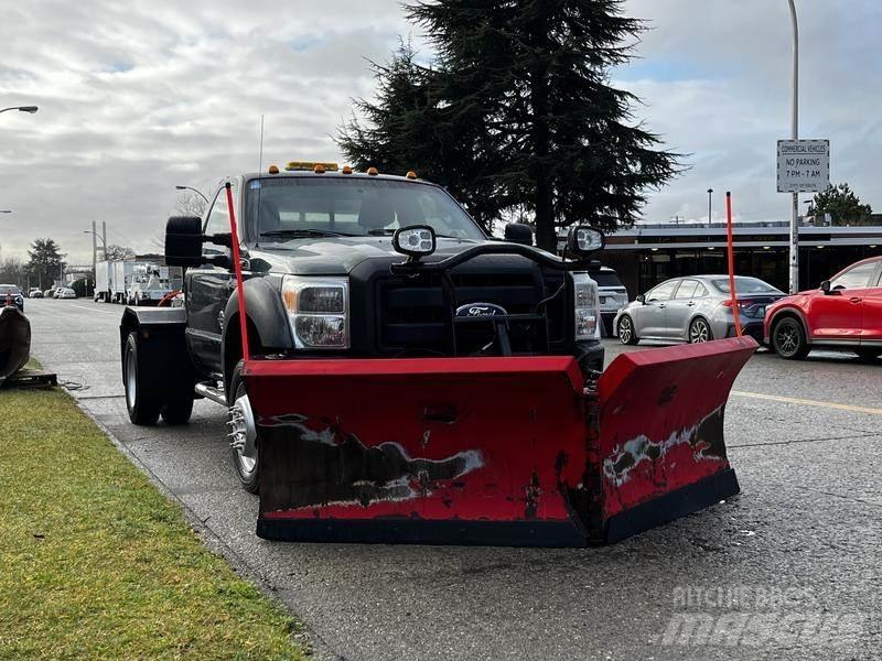 Ford F-550 Snöblad och plogar