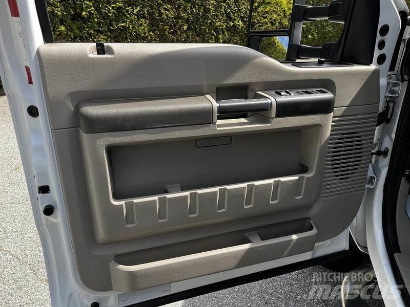 Ford F-550 Plogbilar
