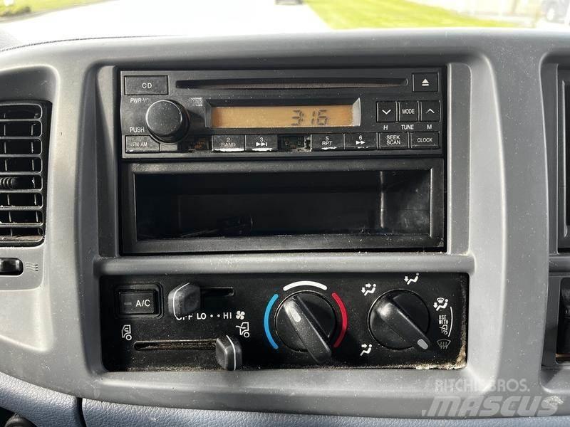 Hino 268 Lätta skåpbilar