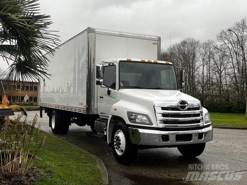 Hino 338 Lätta skåpbilar
