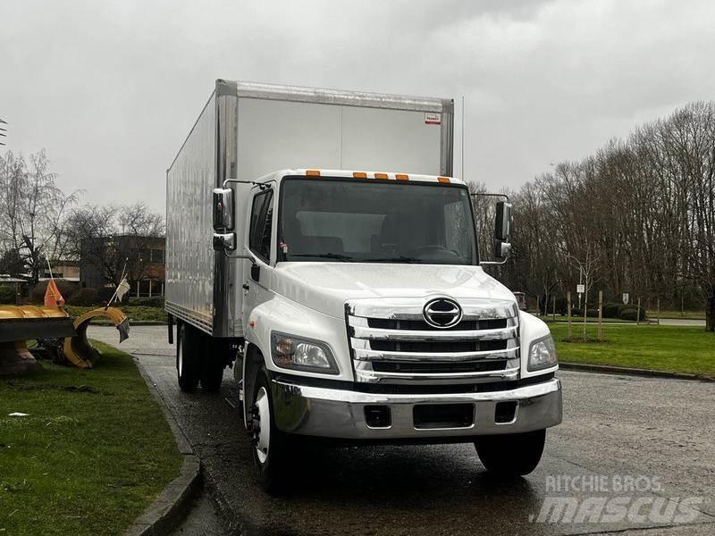 Hino 338 Lätta skåpbilar