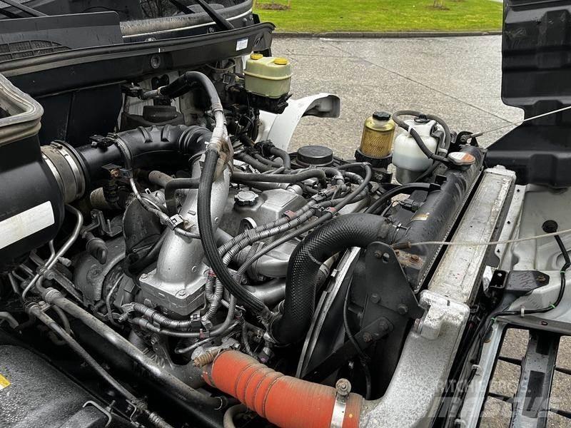 Hino 338 Lätta skåpbilar
