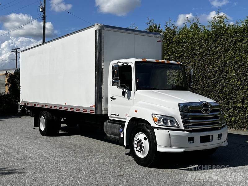 Hino 338 Lätta skåpbilar