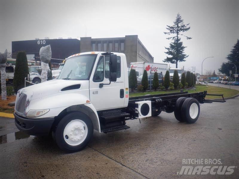 International 4300 Chassier