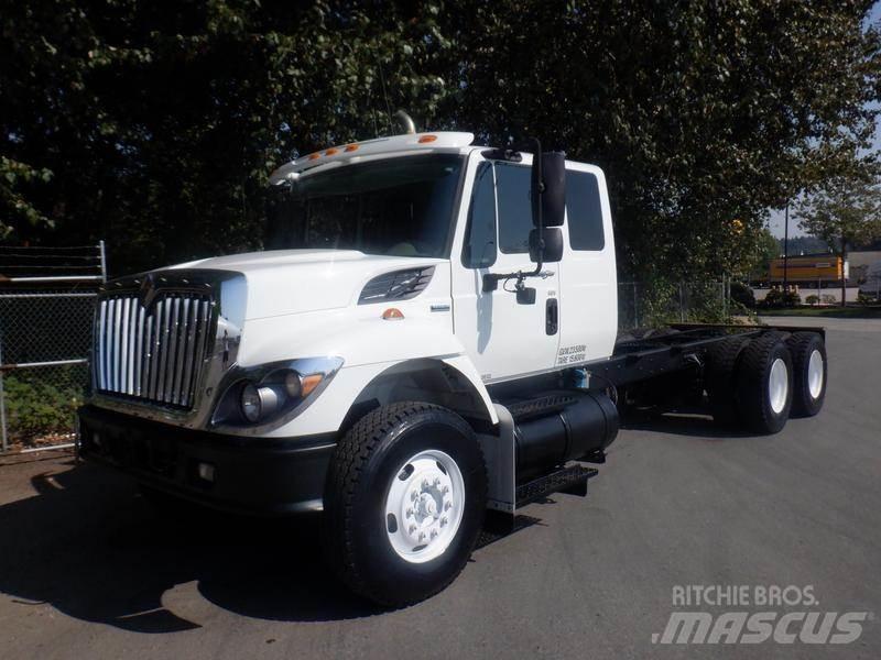 International 7400 Chassier