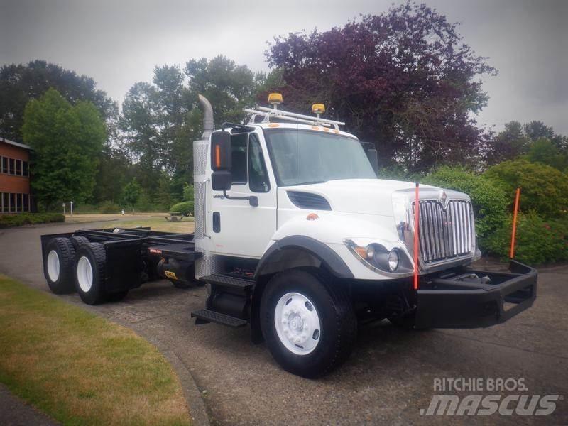 International 7400 Chassier
