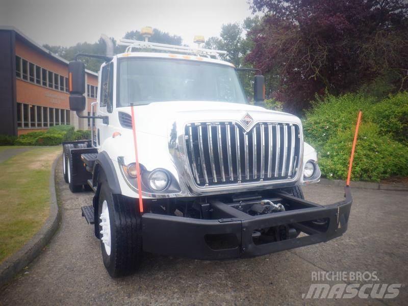 International 7400 Chassier