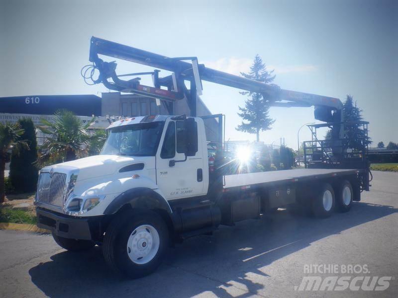 International 7500 Kranbilar