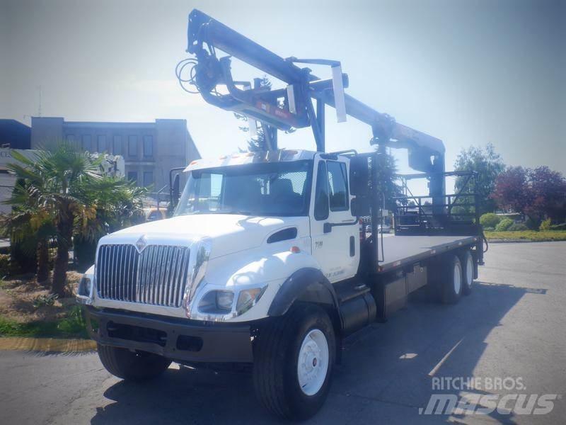 International 7500 Kranbilar